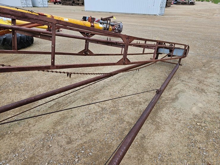new-holland-131-image-15