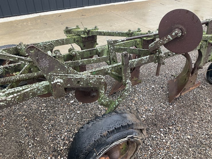 #5311-•-3-bottom-pull-type-moldboard-plow-image-11