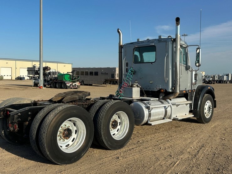 2013-freightliner-coronado-122-sd-image-5