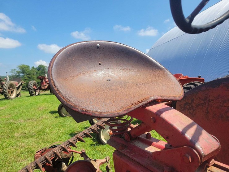 farmall-200-with-fast-hitch-sickle-mower-image-17
