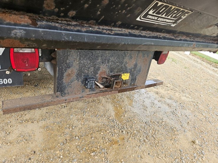 2016-chevrolet-3500-image-15