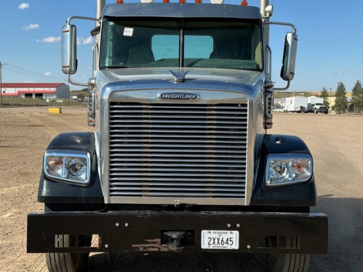 2015-freightliner-coronado-122-sd-image-2