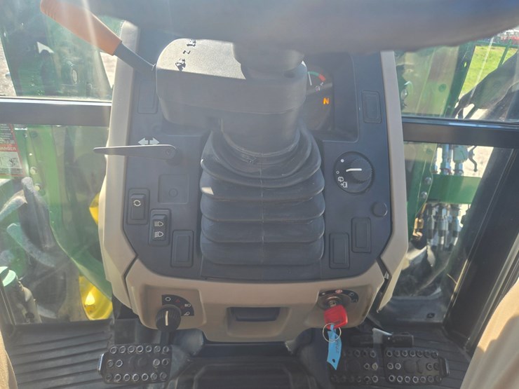 2024-john-deere-5075e-image-43