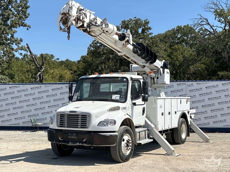 2019-freightliner-m2-106-image-1