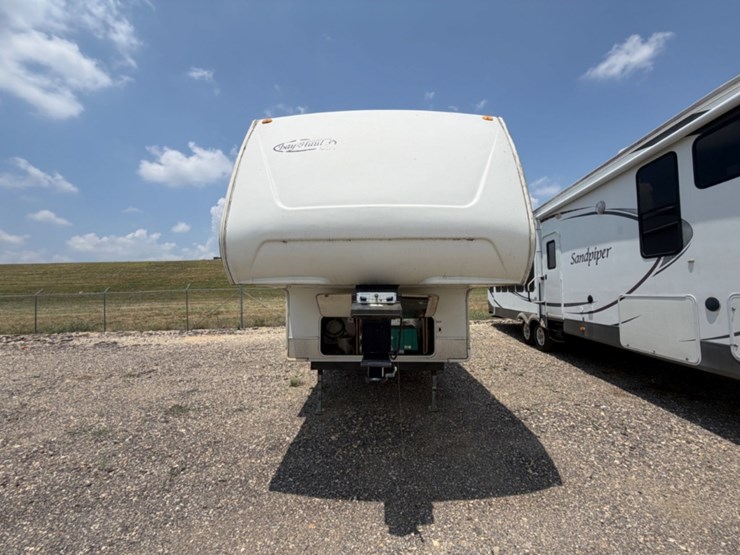2005-trail-lite-bay-hauler-fifth-wheel-image-2