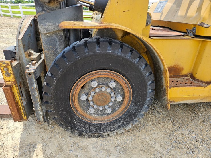 #126-•-cat-gp40k2-single-stage-fork-lift-image-12