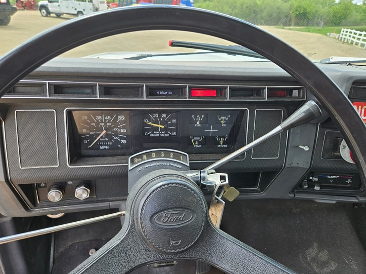 1992-ford-f700-image-48