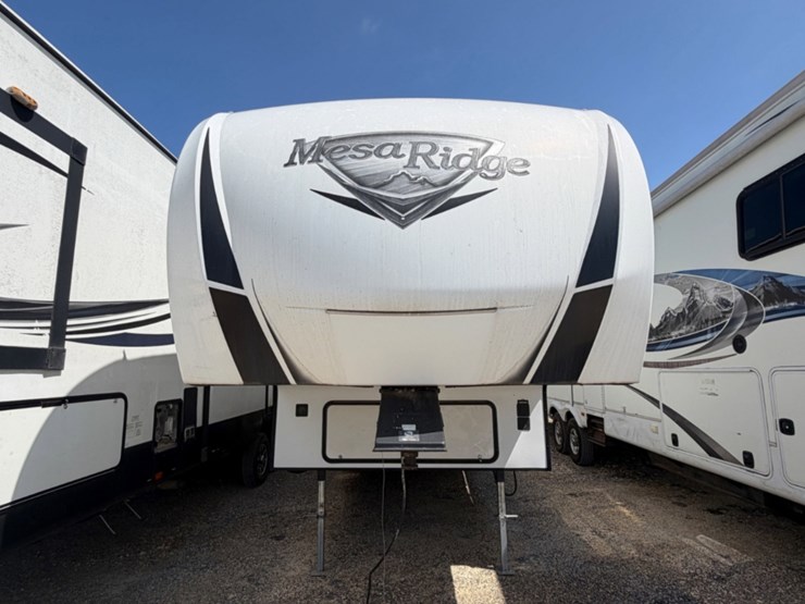 2019-highland-ridge-mesa-ridge-lite-fifth-wheel-image-2