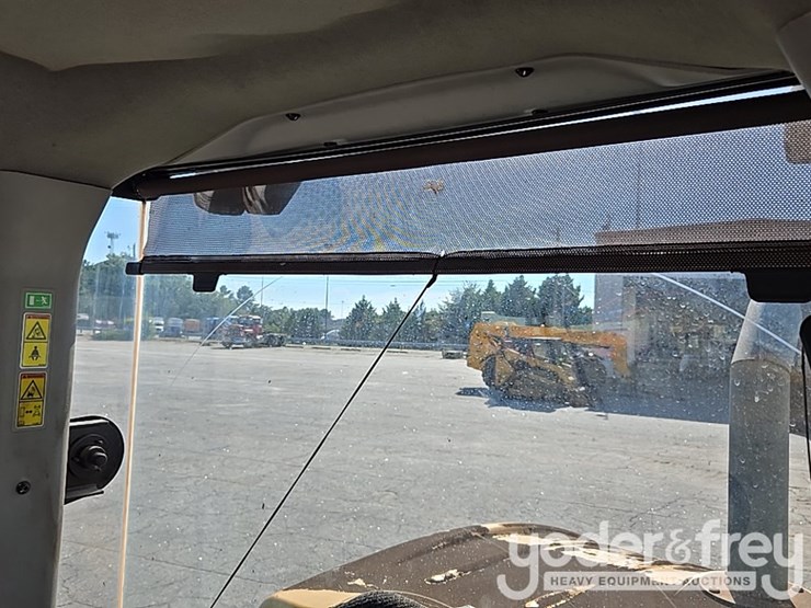 2020-caterpillar-cs56b-image-31
