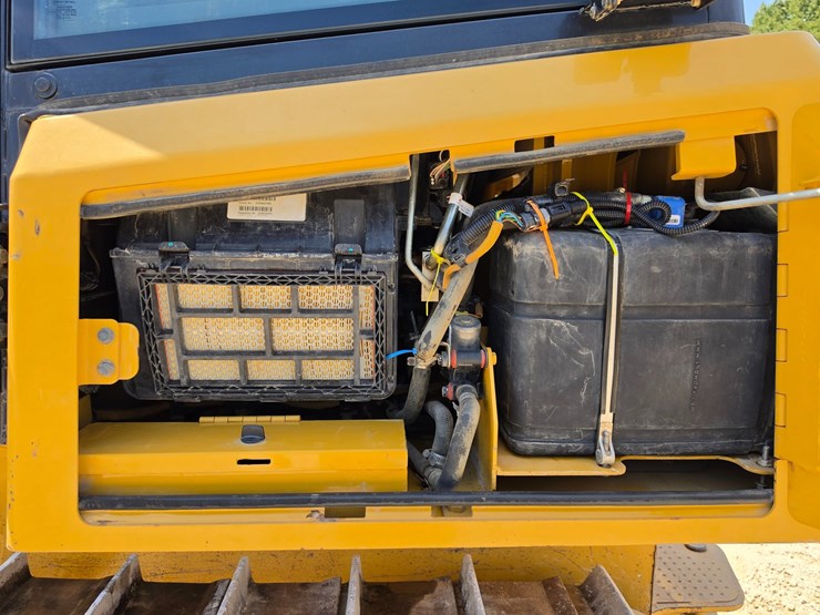 2016-caterpillar-d6k2-lgp-image-98