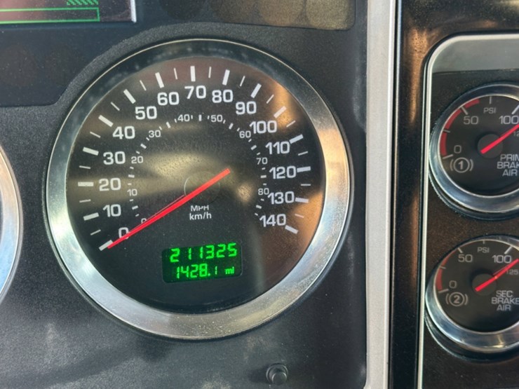 2015-kenworth-t800-image-21