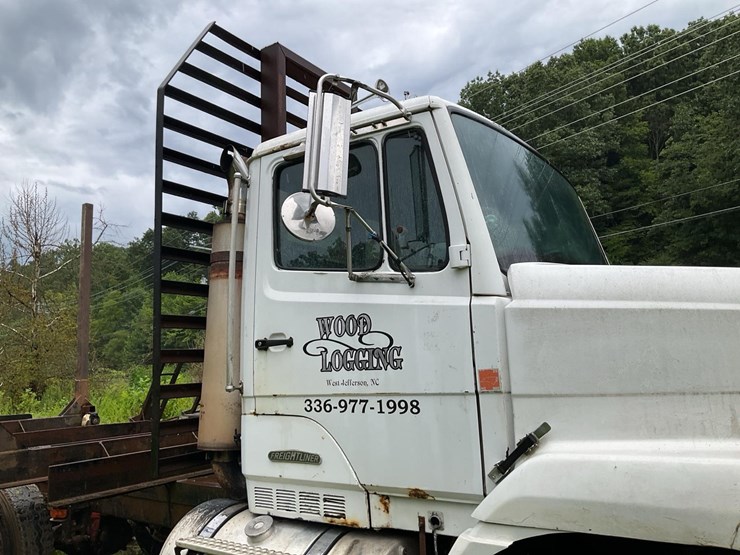 #141-•-1988-freightliner-log-truck-image-40