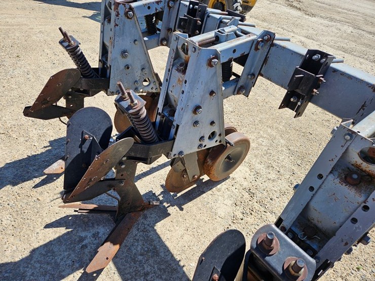 #80-•-hiniker-3pt-8-row-30"-cultivator-image-22