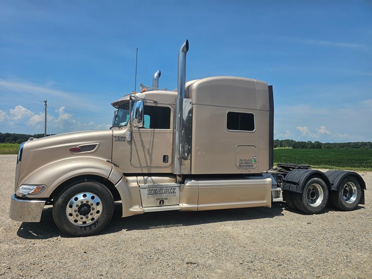 2015-peterbilt-386-image-5