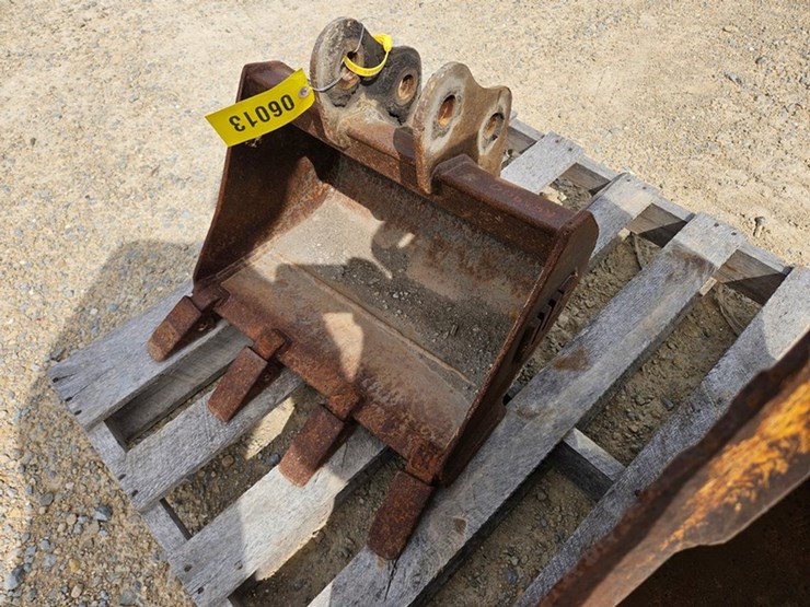 #48-•-2014-wacker-1404-20"-excavator-bucket-image-1