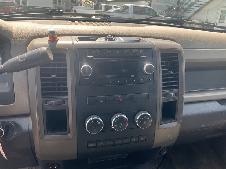 2012-dodge-3500-image-30