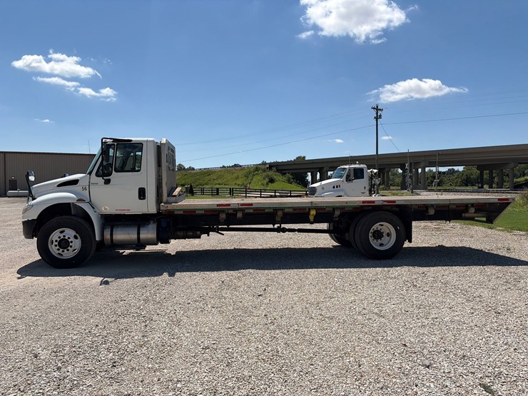 2018-international-durastar-4300-image-6