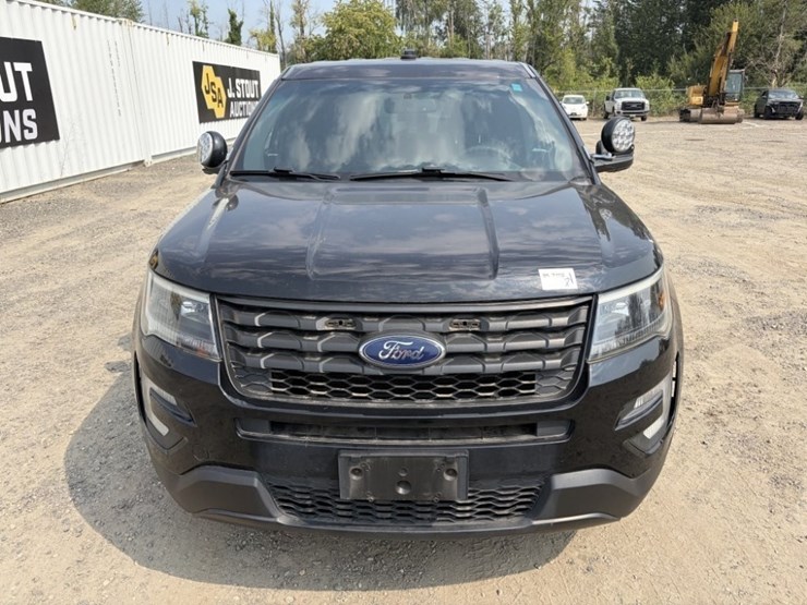2017-ford-explorer-image-8