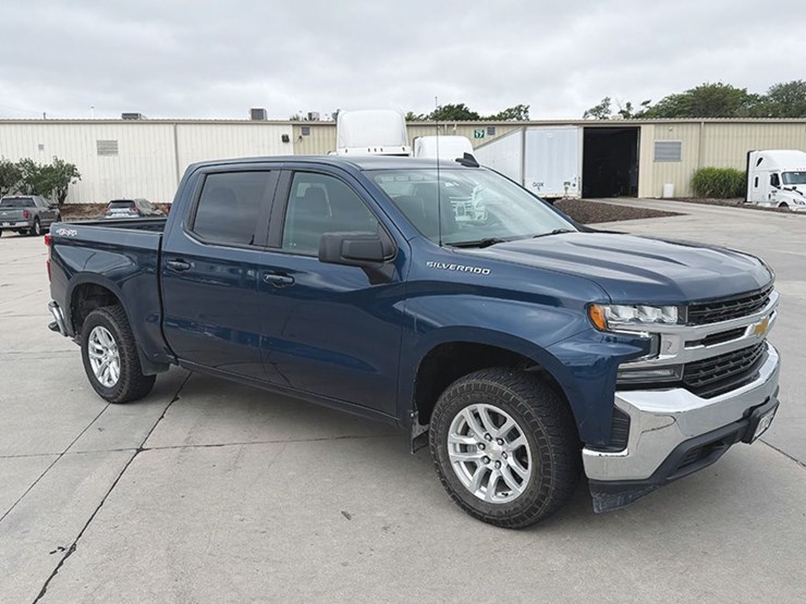 2021-chevrolet-silverado-1500-lt-image-1