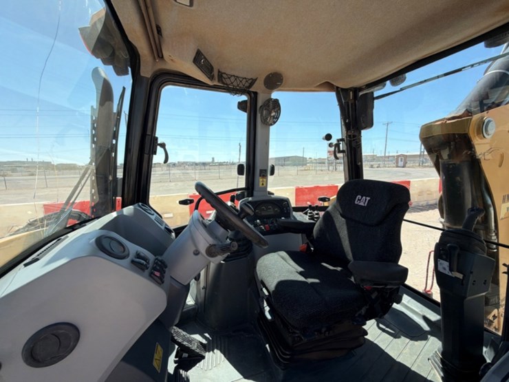 2021-caterpillar-420f2-it-image-12