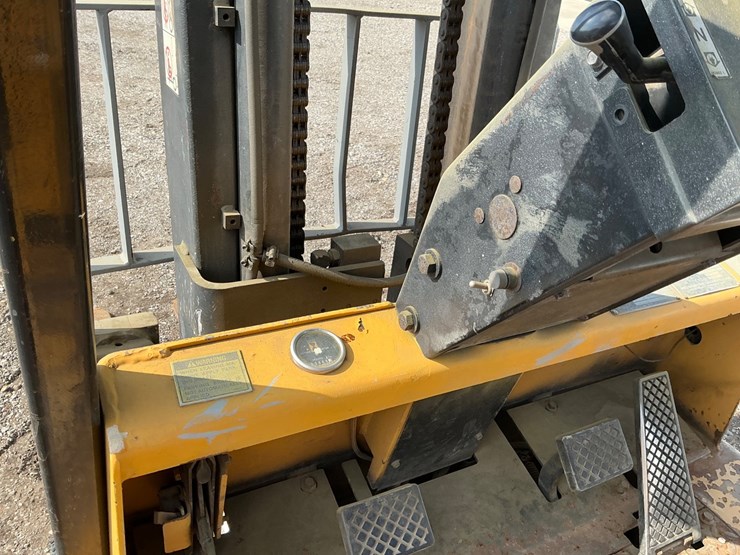 caterpillar-t80d-image-13