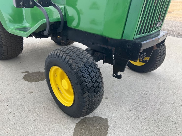 john-deere-332-image-10