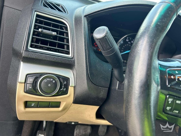2016-ford-explorer-xlt-image-14
