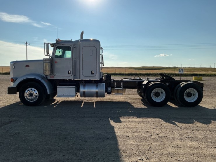 2015-peterbilt-367-image-8