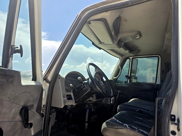 2008-international-durastar-4300-image-9