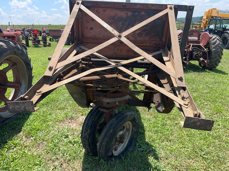 1941-farmall-h-with-mounted-buzz-saw-image-9