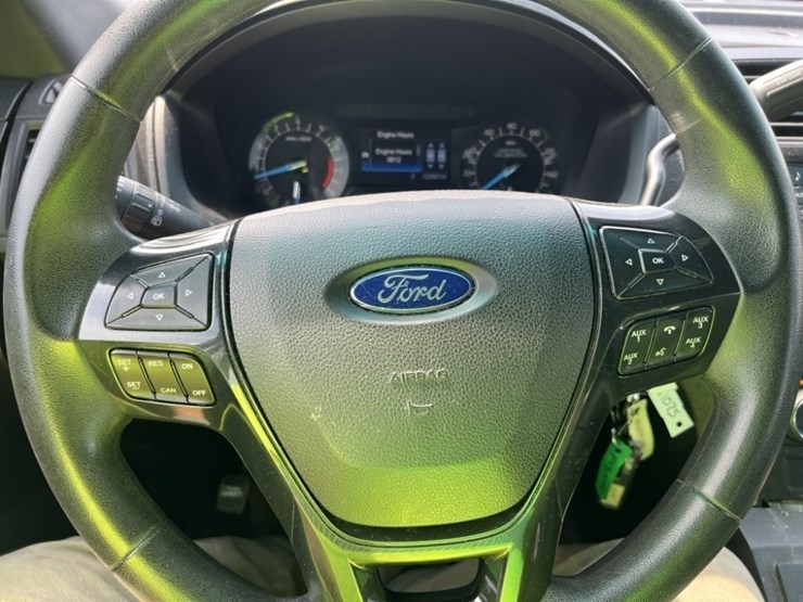 2016-ford-explorer-image-29