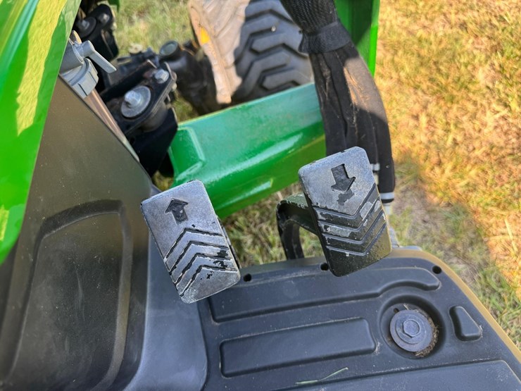 2014-john-deere-1023e-image-35