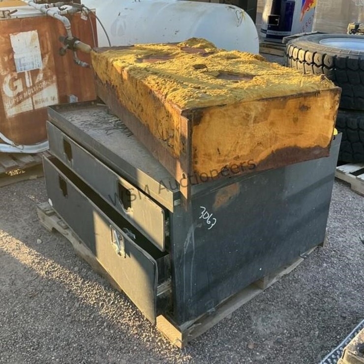 STEEL TOOLBOXES & TANK