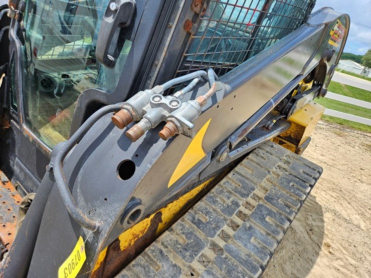 new-holland-c238-image-11