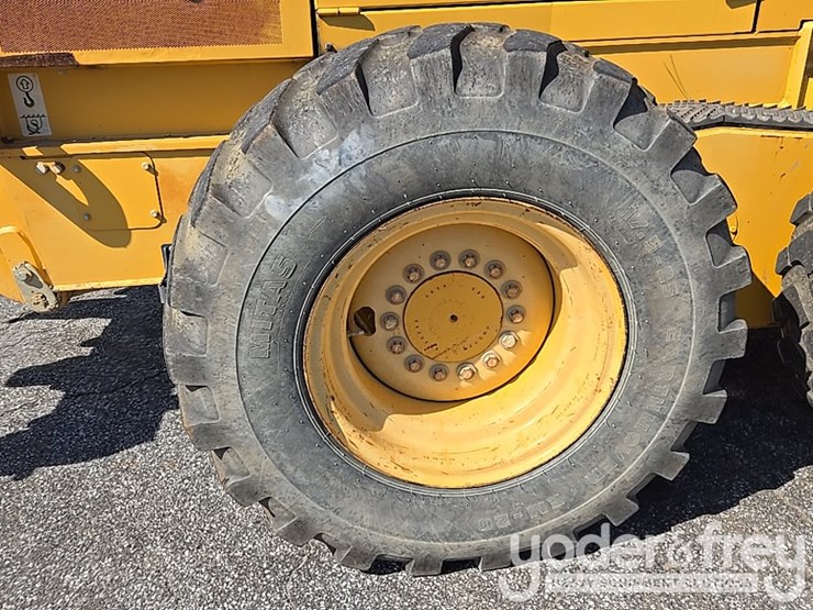 2016-deere-672gp-image-15