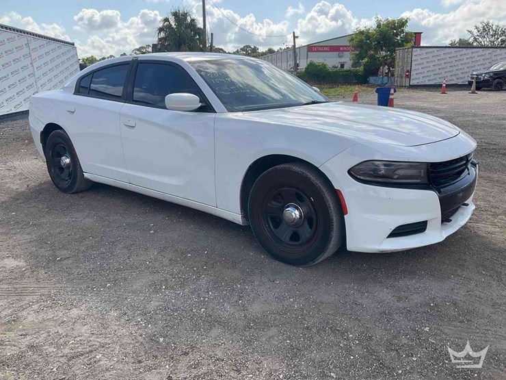 2017-dodge-charger-sedan-image-4