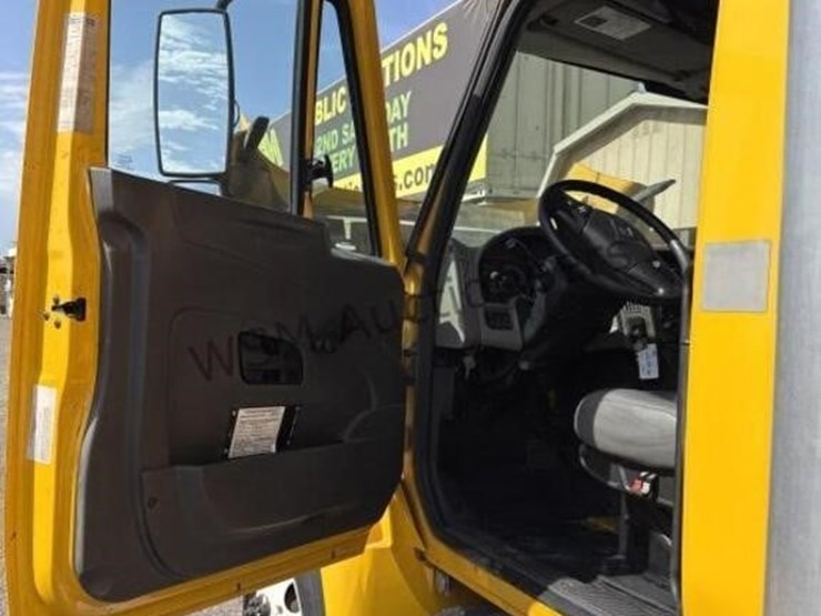 2012-international-4300lp-box-truck-image-33