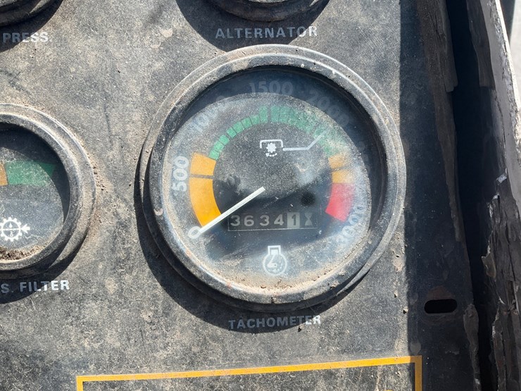 #5506-•-case-1570-agri-king-tractor-image-28