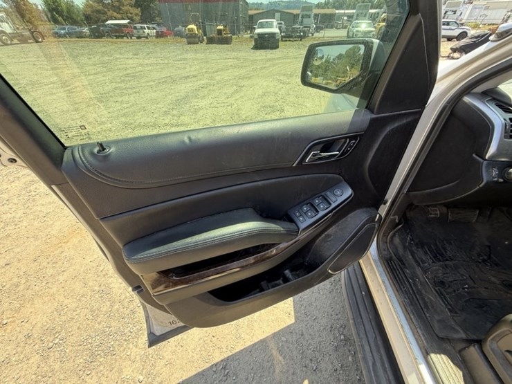 2016-chevrolet-tahoe-image-24