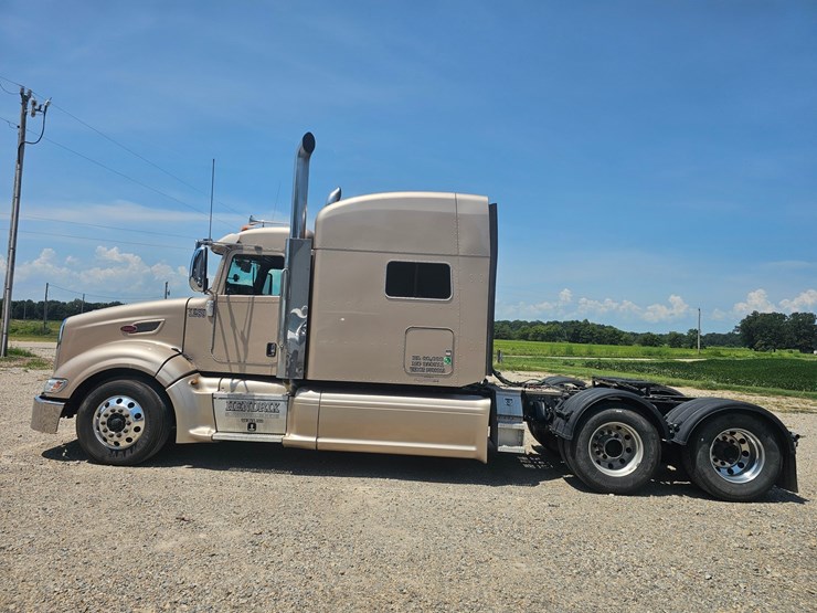 2015-peterbilt-386-image-7
