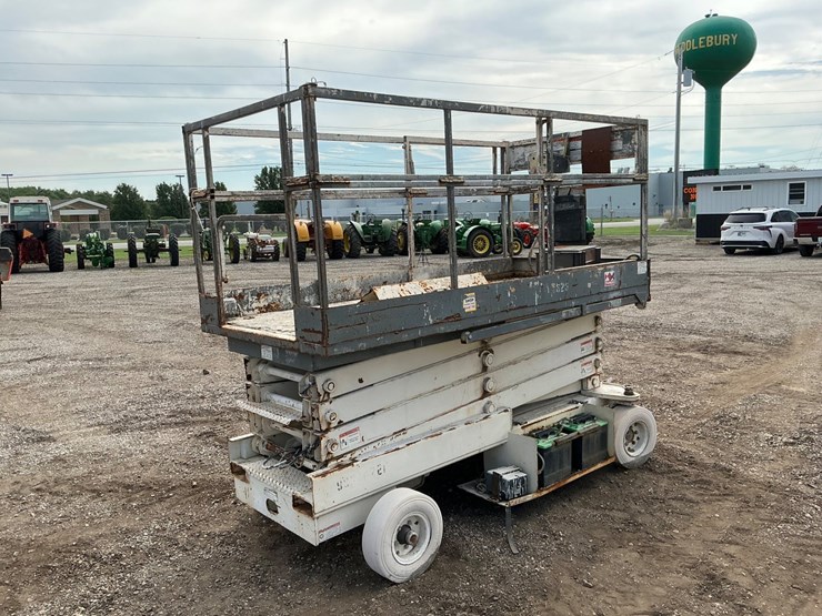 #1310-•-terex-aerials-ts26-scissor-lift-image-3