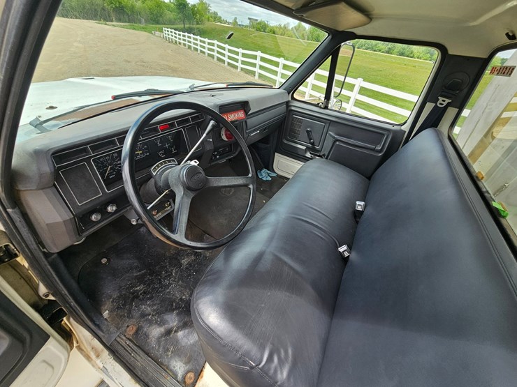 1992-ford-f700-image-41