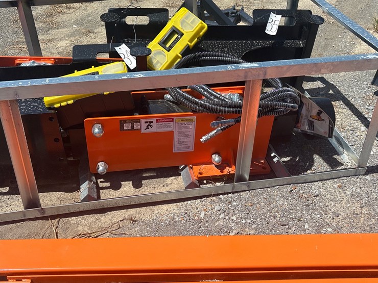 #34-•-(1)-skid-steer-post-driver-image-2