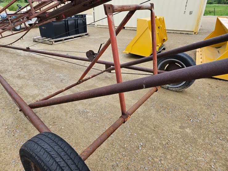 new-holland-131-image-11