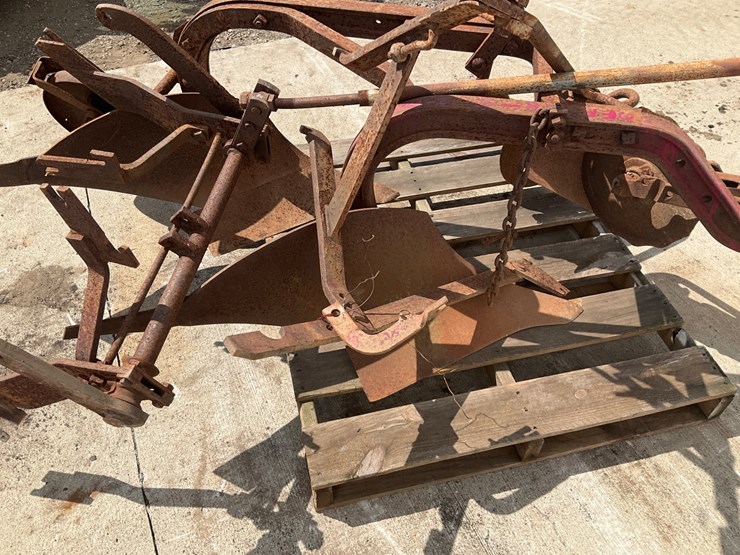 #5301-•-farmall-c/super-c-2-bottom-plow-image-4