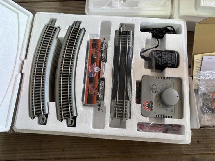 allis-chalmers-bradford-exchange-4-piece-ho-train-image-3