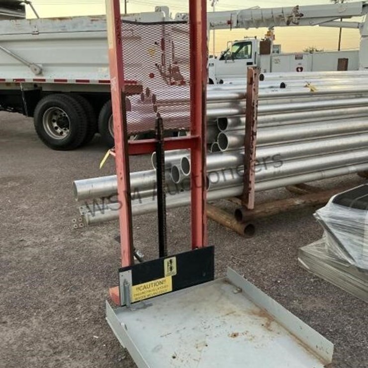WESCO SPI-68-2424 1000LB CAPACITY LIFT