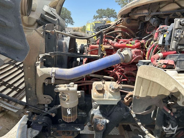 2020-freightliner-m2-106-image-8