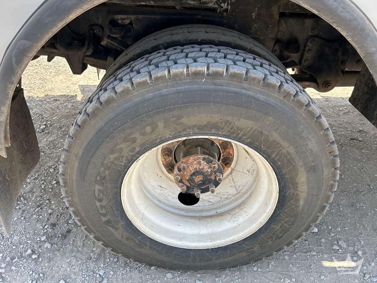 2019-freightliner-m2-106-image-39