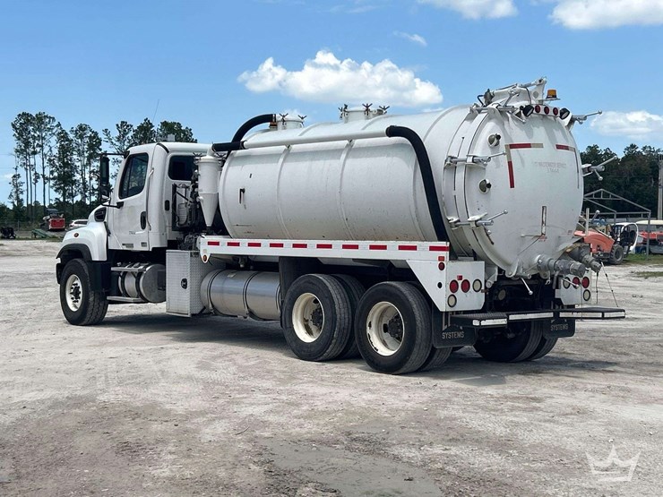 2015-freightliner-114sd-image-4